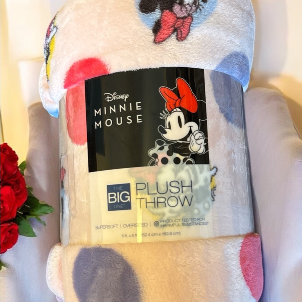 Disney Minnie Mouse Plush Throw NWT